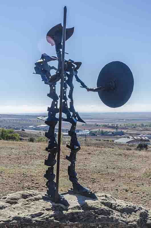 Cuenca - Mota del Cuervo 34 - molinos de viento y monumento al Quijote.jpg